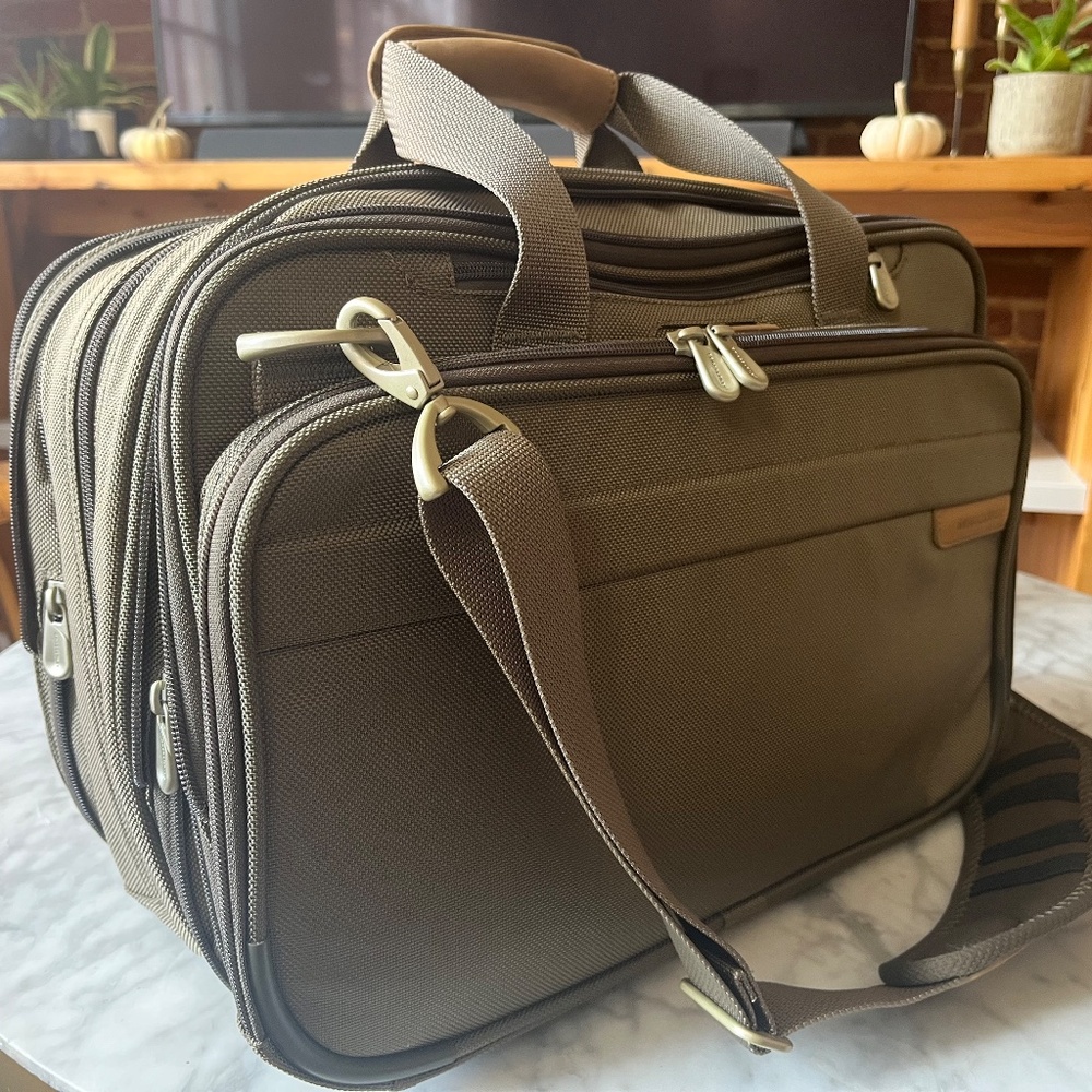 Briggs & Riley Baseline Expandable Cabin Bag - Picture 3 of 10
